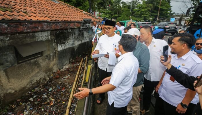 Musim Hujan Tiba, Wali Kota Bandung Ingatkan Warga untuk Siaga Bencana