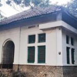 Di balik kesejukan udara dan romantisme Kota Bandung, terselip kisah-kisah kelam yang terus hidup dalam bisik waktu. 