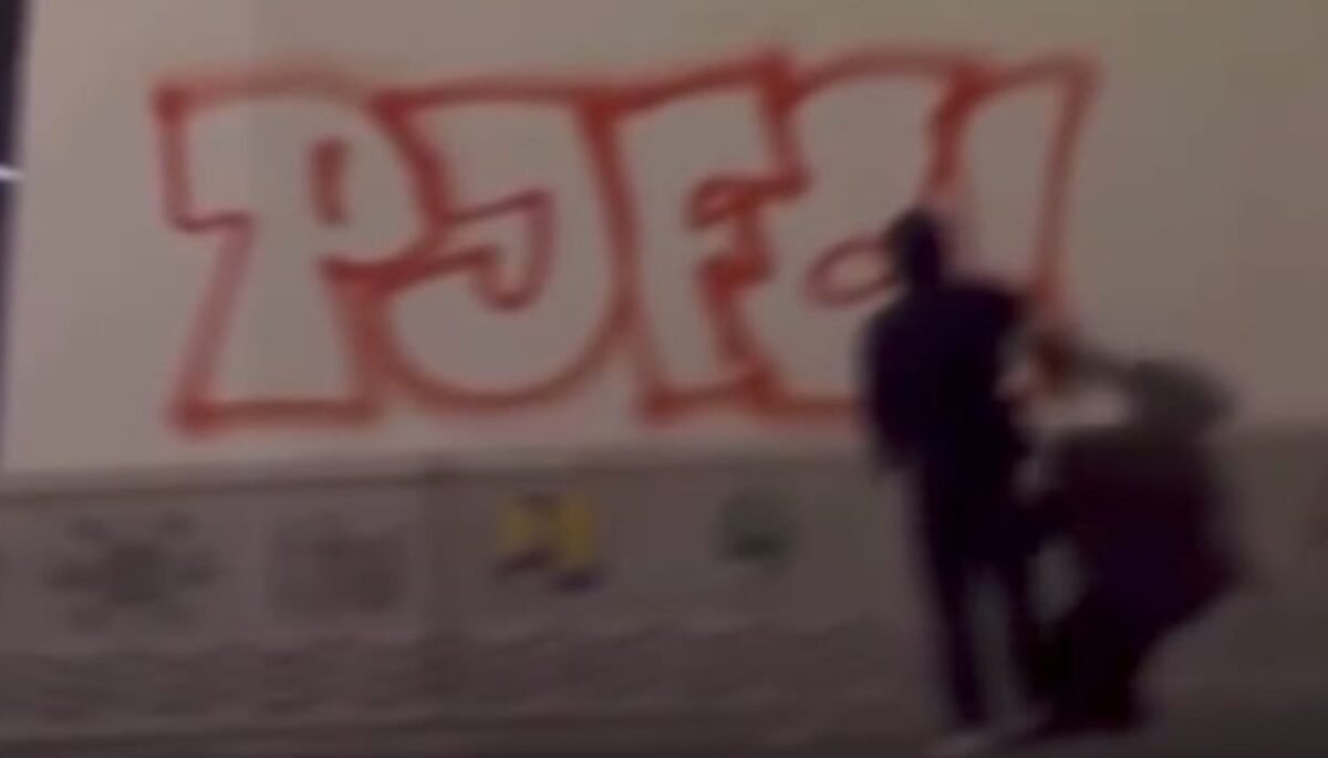 Vandalisme di Flyover Pasupati