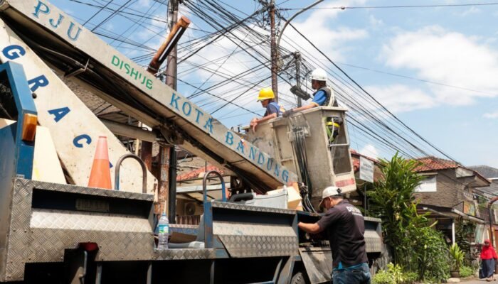 500 PJU Baru Siap Dibangun di 18 Ruas Jalan di Kota Bandung