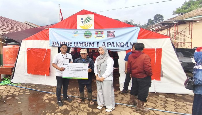 Pegadaian Jabar kembali menunjukkan kepedulian dengan bergerak cepat menyalurkan bantuan darurat bagi warga terdampak longsor di Cisarua.