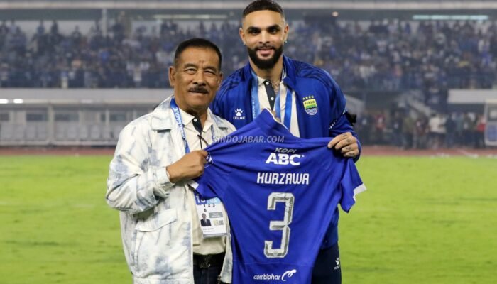 Persib Bandung memperkenalkan Layvin Kurzawa sebagai rekrutan anyar di Stadion Gelora Bandung Lautan Api (GBLA), Minggu (25/1/2026).