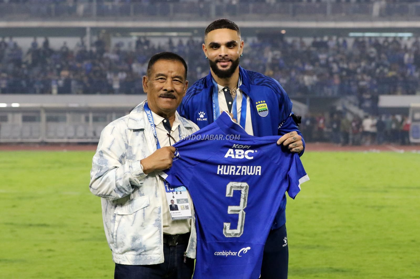 Persib Bandung memperkenalkan Layvin Kurzawa sebagai rekrutan anyar di Stadion Gelora Bandung Lautan Api (GBLA), Minggu (25/1/2026).