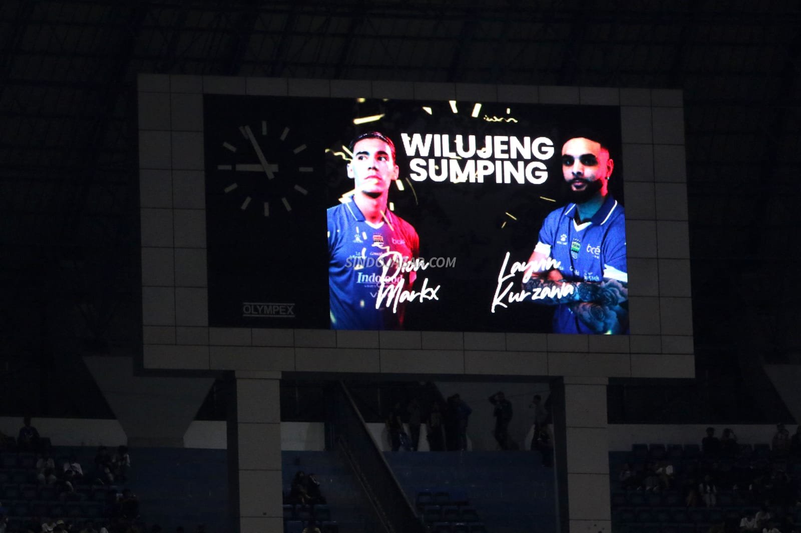 Persib Bandung memperkenalkan Layvin Kurzawa sebagai rekrutan anyar di Stadion Gelora Bandung Lautan Api (GBLA), Minggu (25/1/2026).