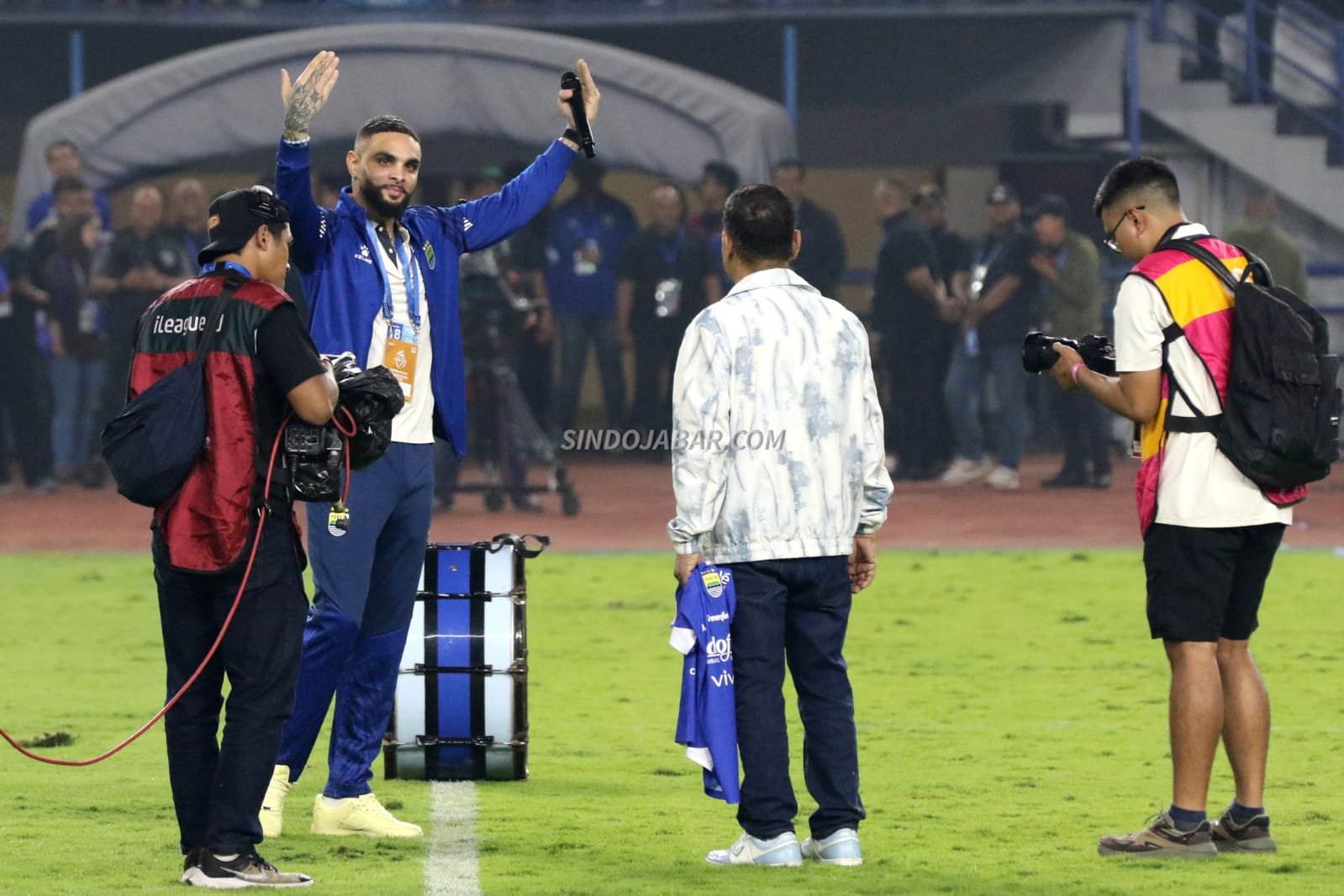 Persib Bandung memperkenalkan Layvin Kurzawa sebagai rekrutan anyar di Stadion Gelora Bandung Lautan Api (GBLA), Minggu (25/1/2026).