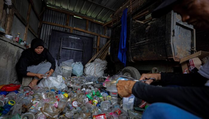 Farhan Tegaskan Perang Lawan Sampah Dimulai dari Rumah Tangga