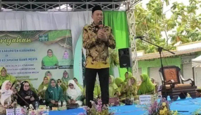 Momentum pengajian Muslimat NU Kabupaten Karawang di Ponpes Annihiyah Rawamerta menjadi ruang dialog antara umat dan wakil rakyat.