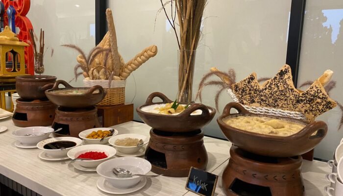 Ramadan tentu saja adalah Buka Puasa Bersama alias Bukber. Bukan cuma soal makanannya, tapi soal tawanya dengan menu spesial