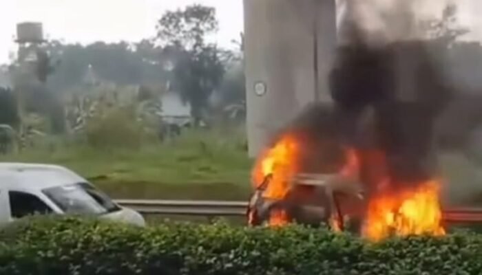Minibus Terbakar