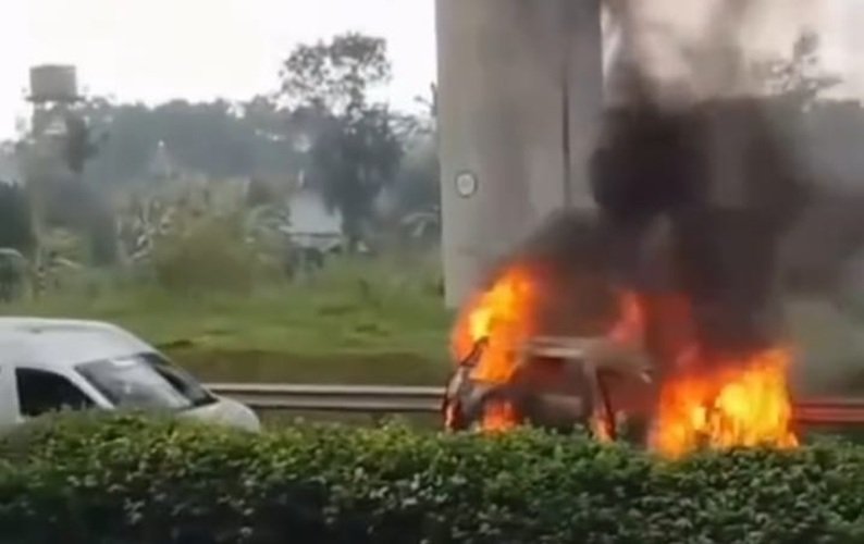 Minibus Terbakar