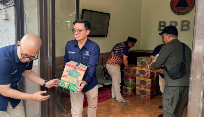 PTDI dan PT NTP menyalurkan bantuan