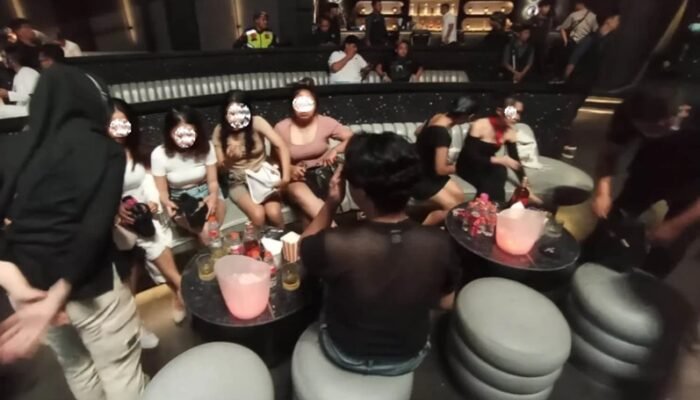 Perempuan di tempat hiburan malam