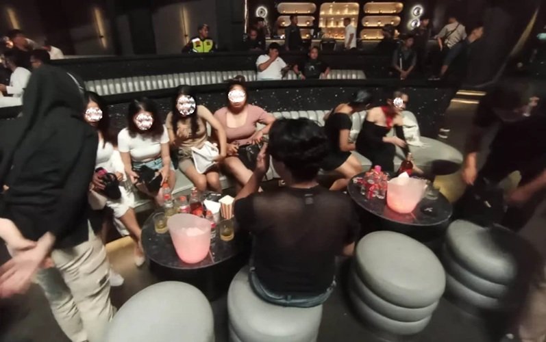 Perempuan di tempat hiburan malam