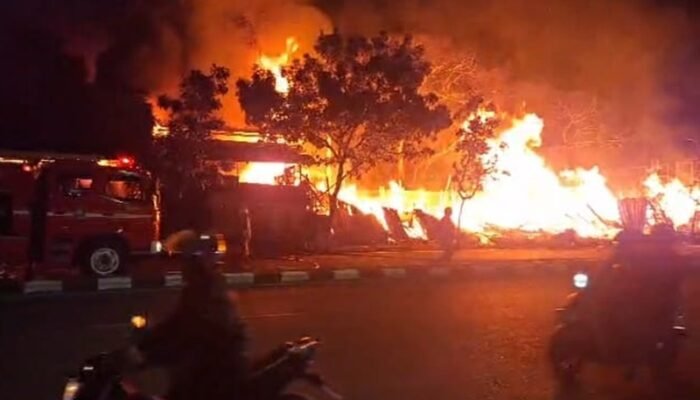 KIOS TERBAKAR