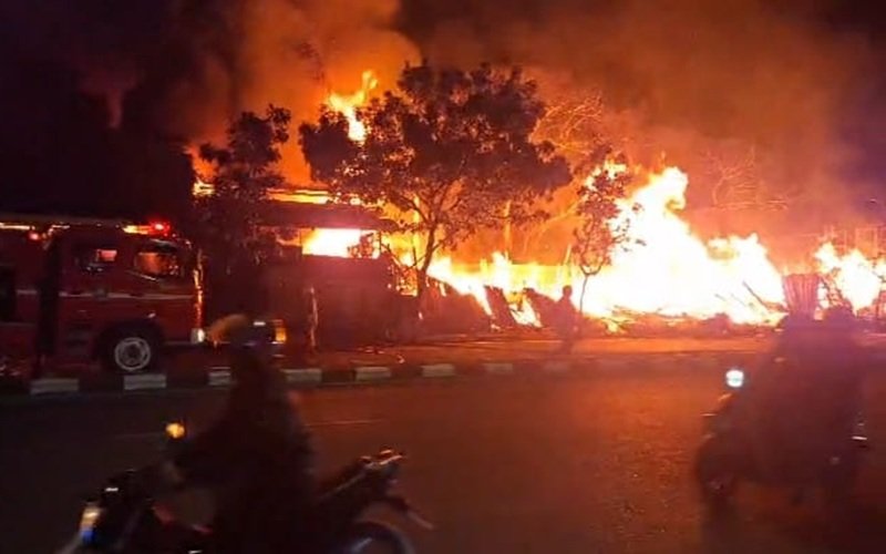 KIOS TERBAKAR