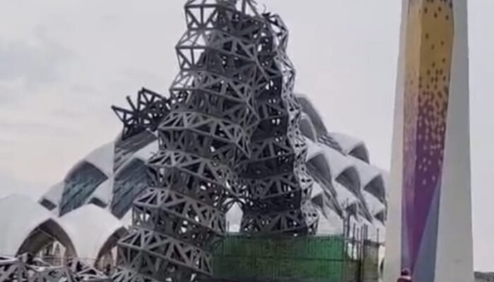 Tower Penguat Sinyal