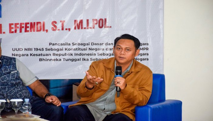 Wakil Ketua DPRD Kabupaten Bandung, M. Hailuki memantau pelaksanaan Operasi Pasar Murah (OPM) di Desa Ciluncat.