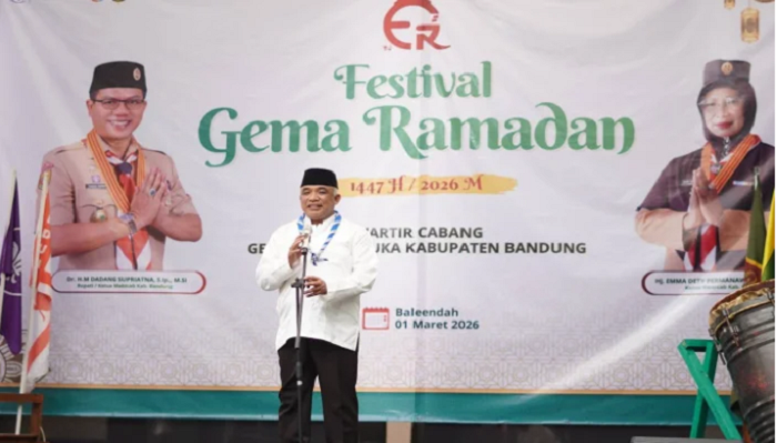 Ketua Harian Kwartir Cabang Gerakan Pramuka Kabupaten Bandung, Saeful Bachri, resmi menutup kegiatan Festival Gema Ramadan 1447 H.