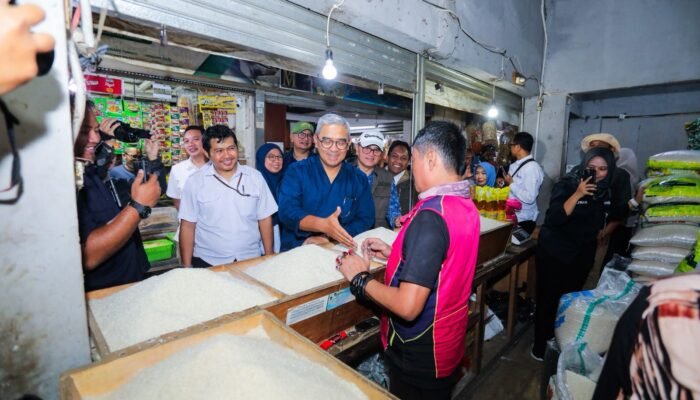 Harga Plastik Melonjak 4 Kali Lipat, Farhan Ajak Warga Ubah Kebiasaan Belanja
