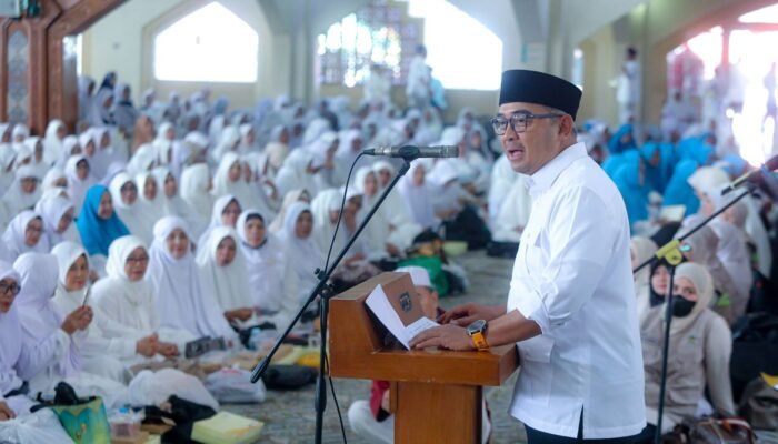 Lepas 1.679 Jemaah Haji, Wali Kota: Fokus Ibadah, Jaga Kesehatan