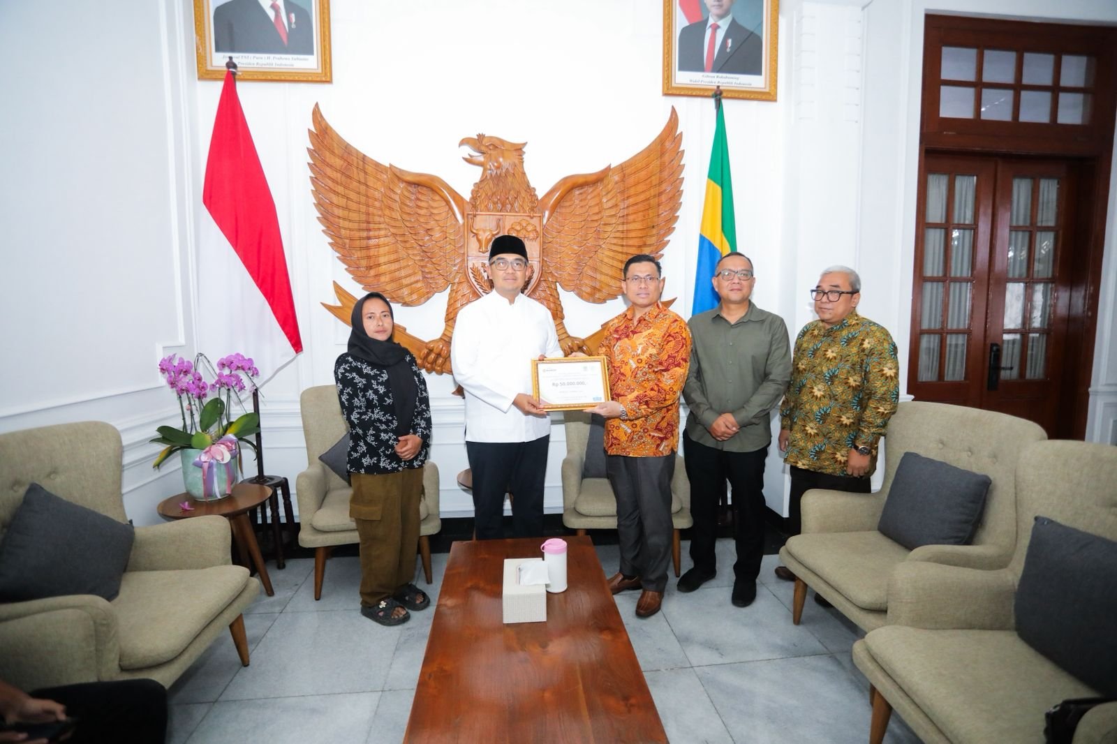 Pemkot Bandung Beri Santunan Keluarga Korban Pohon Tumbang