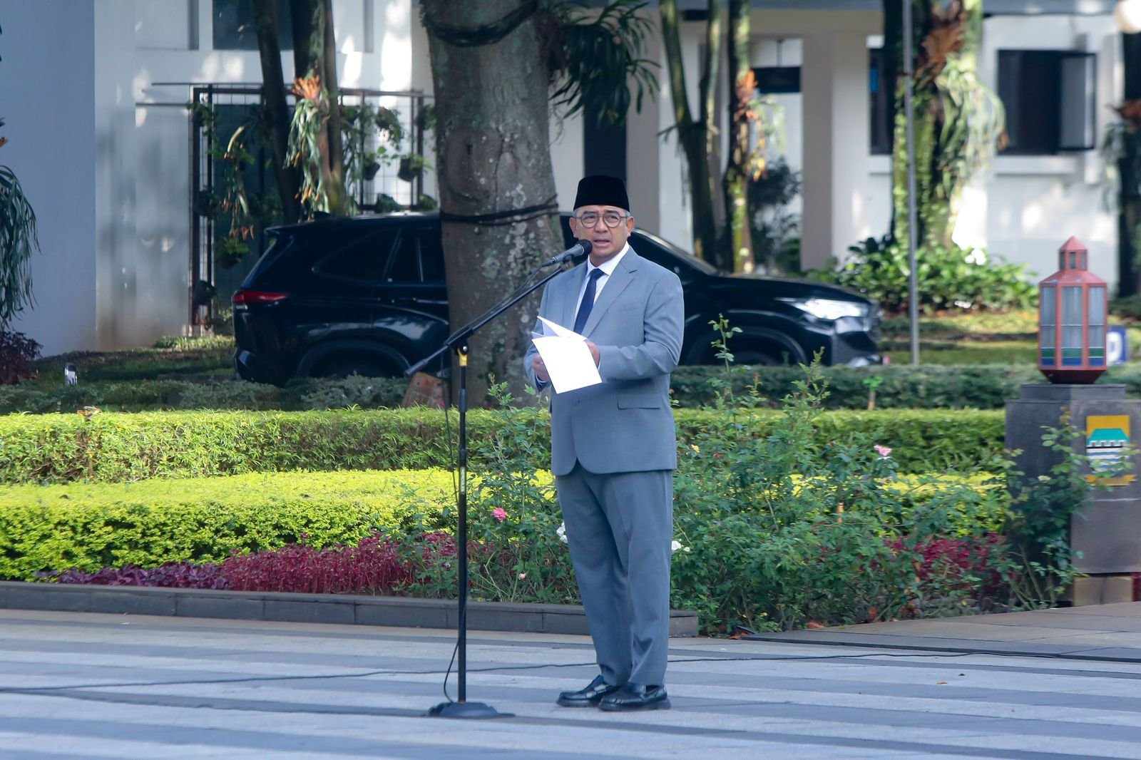 Infrastruktur Jadi Prioritas, Farhan Genjot Perbaikan 17 Ruas Jalan
