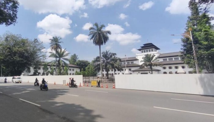 Jalan Diponegoro Bandung Tak Ditutup, Dedi Mulyadi Tegaskan Plang Penutupan Tidak Berlaku