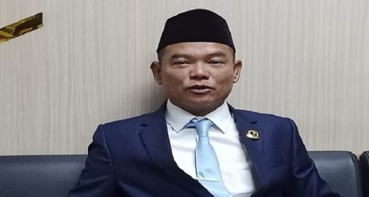 Suasana hangat dan penuh keterbukaan mewarnai dialog antara anggota DPRD Jabar H Dede Chandra Sasmita, dengan masyarakat penerima PKH.
