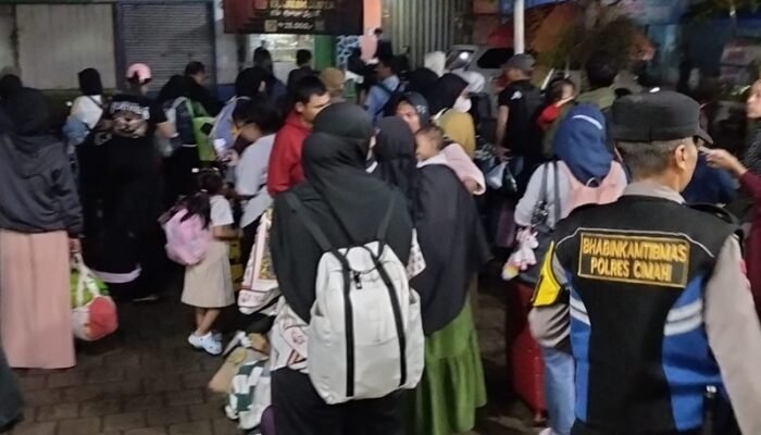 PENUMPANG KA CIREMAI