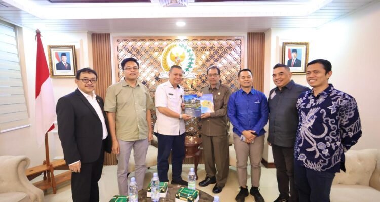 DPRD Jabar Serahkan Data 10 Calon Daerah Otonomi Baru ke DPR RI