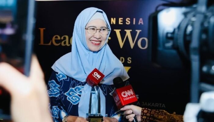 Wujudkan 'Empowered Women', Ratnawati Raih Penghargaan CNN Indonesia Leading Award 2026