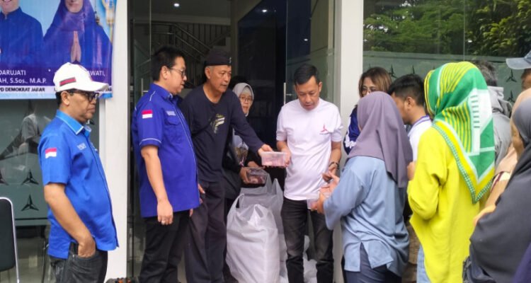 DPD Partai Demokrat Provinsi Jawa Barat menggelar penyembelihan hewan kurban dalam rangka peringatan Hari Raya Idul Adha.