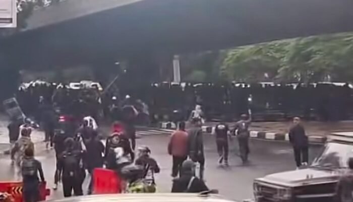 Massa HITAM
