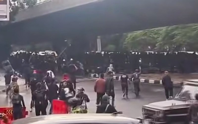 Massa HITAM