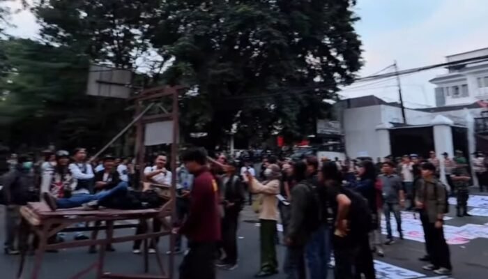 MAHASISWA