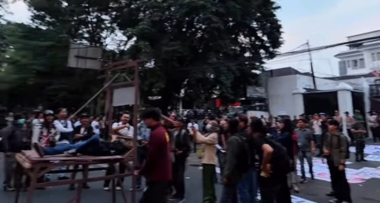 MAHASISWA