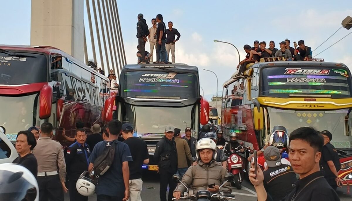 BUS PARIWISATA