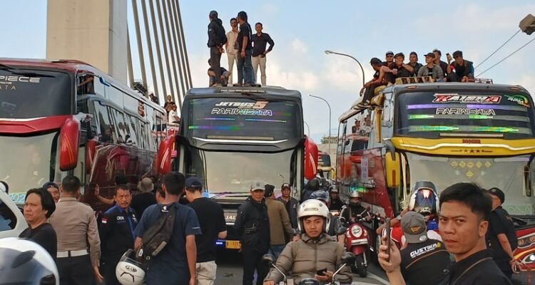 BUS PARIWISATA