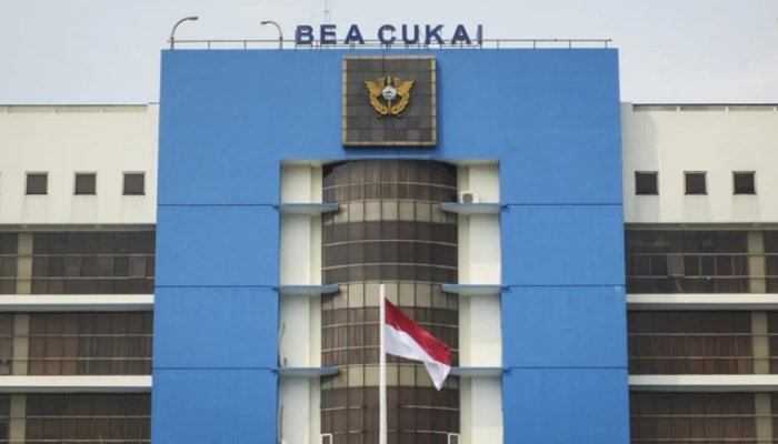 Dugaan suap impor Blue Ray Cargo perlu disikapi secara proporsional agar fokus tetap pada fakta persidangan.