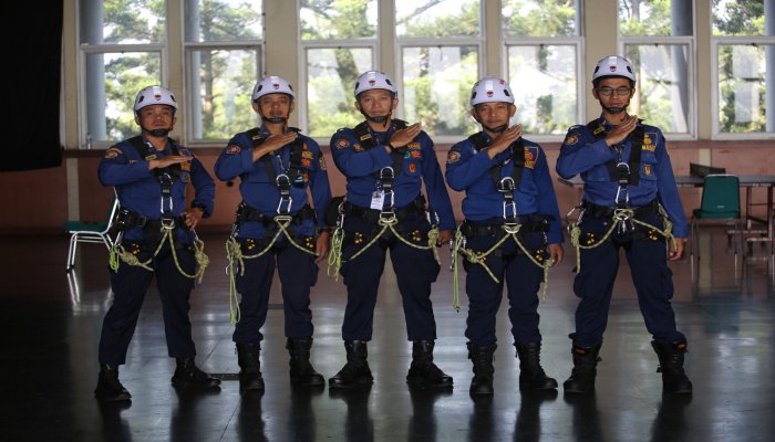 Pusat Pengembangan Sumber Daya Manusia Geologi, Mineral dan Batubara (PPSDM Geominerba) menyelenggarakan Pelatihan Vertical Rescue Angkatan 1