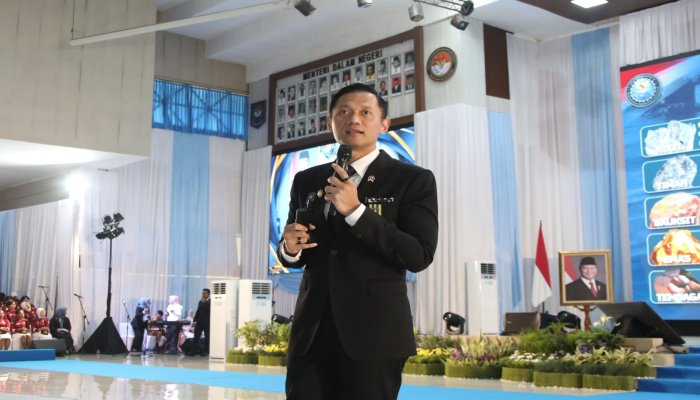 AHY mendorong para praja Institut Pemerintahan Dalam Negeri (IPDN) untuk menjadi aparatur sipil negara (ASN) yang unggul.