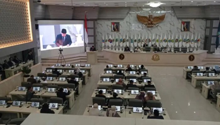 DPRD Provinsi Jawa Barat menggelar Rapat Paripurna dengan agenda Penyerahan LHP Badan Pemeriksa Keuangan Republik Indonesia (BPK RI).