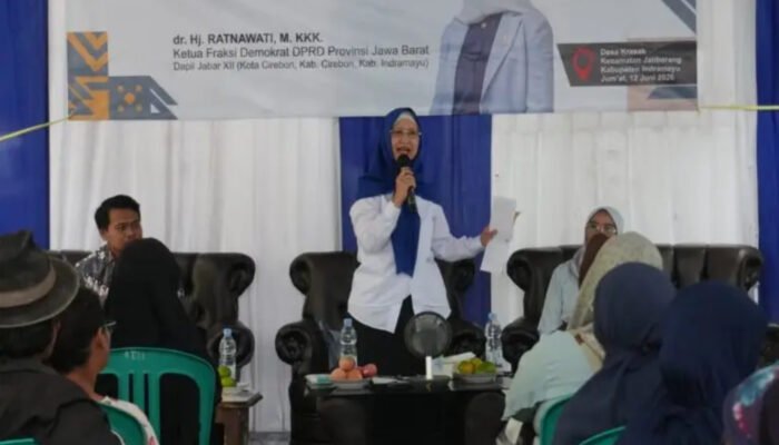 Hj Ratnawati, melaksanakan kegiatan reses bersama masyarakat Desa Krasak, Kecamatan Jatibarang, Kabupaten Indramayu, Jumat (12/6/2026).