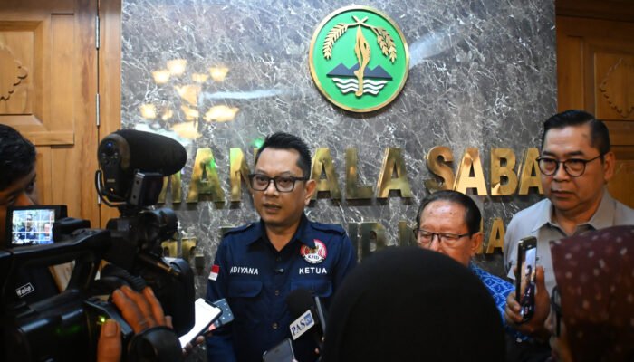 Kewajiban penayangan program siaran lokal dinilai belum cukup menjadi benteng pertahanan budaya di tengah derasnya gempuran platform digital. 