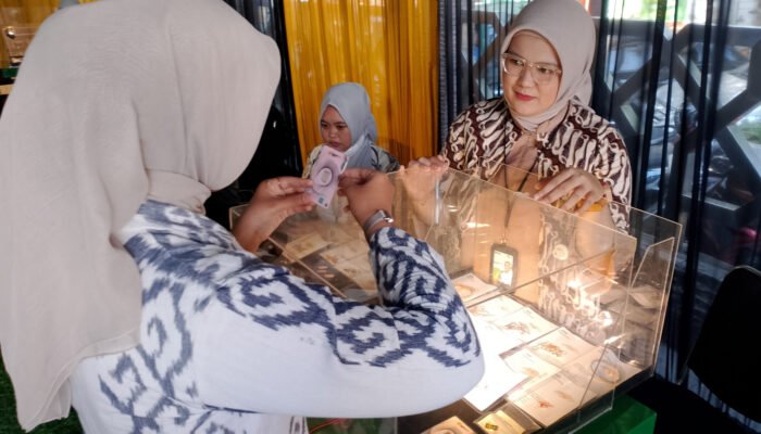 PT Pegadaian (Persero) Kantor Wilayah X Jawa Barat mencatat adanya lonjakan transaksi gadai hingga 50 persen dibanding hari biasa.