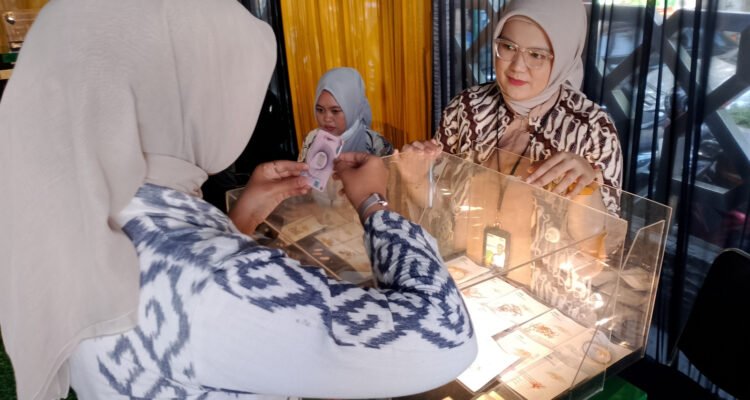 PT Pegadaian (Persero) Kantor Wilayah X Jawa Barat mencatat adanya lonjakan transaksi gadai hingga 50 persen dibanding hari biasa.