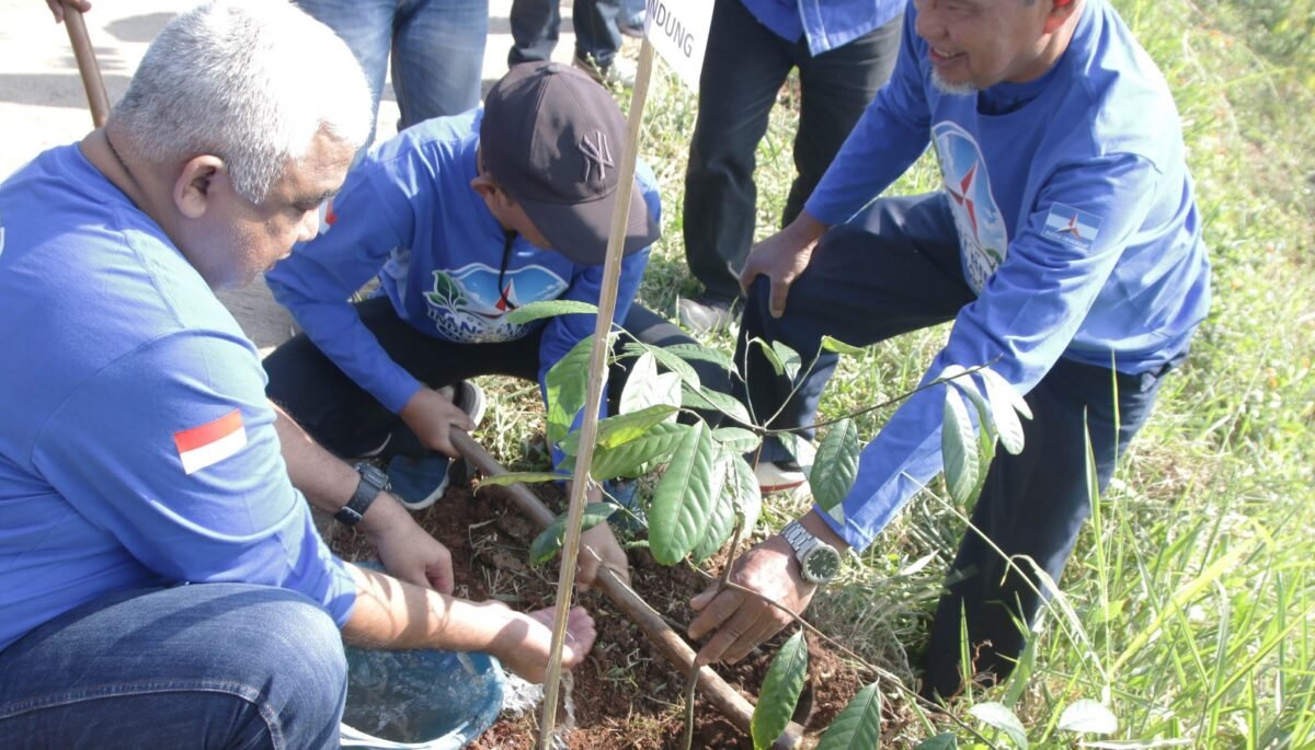 Demokrat Kabupaten Bandung Mulai Gerakan Langit Biru Indonesia Asri Tanam 100 Pohon
