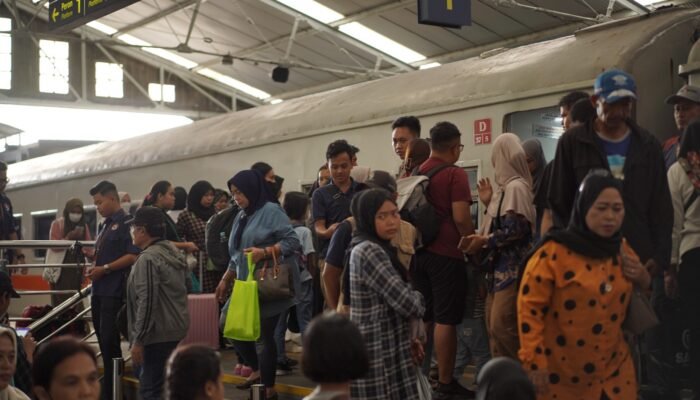 KAI Commuter Bandung Catat 10 Juta Pengguna pada Semester I 2026