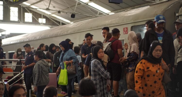 KAI Commuter Bandung Catat 10 Juta Pengguna pada Semester I 2026