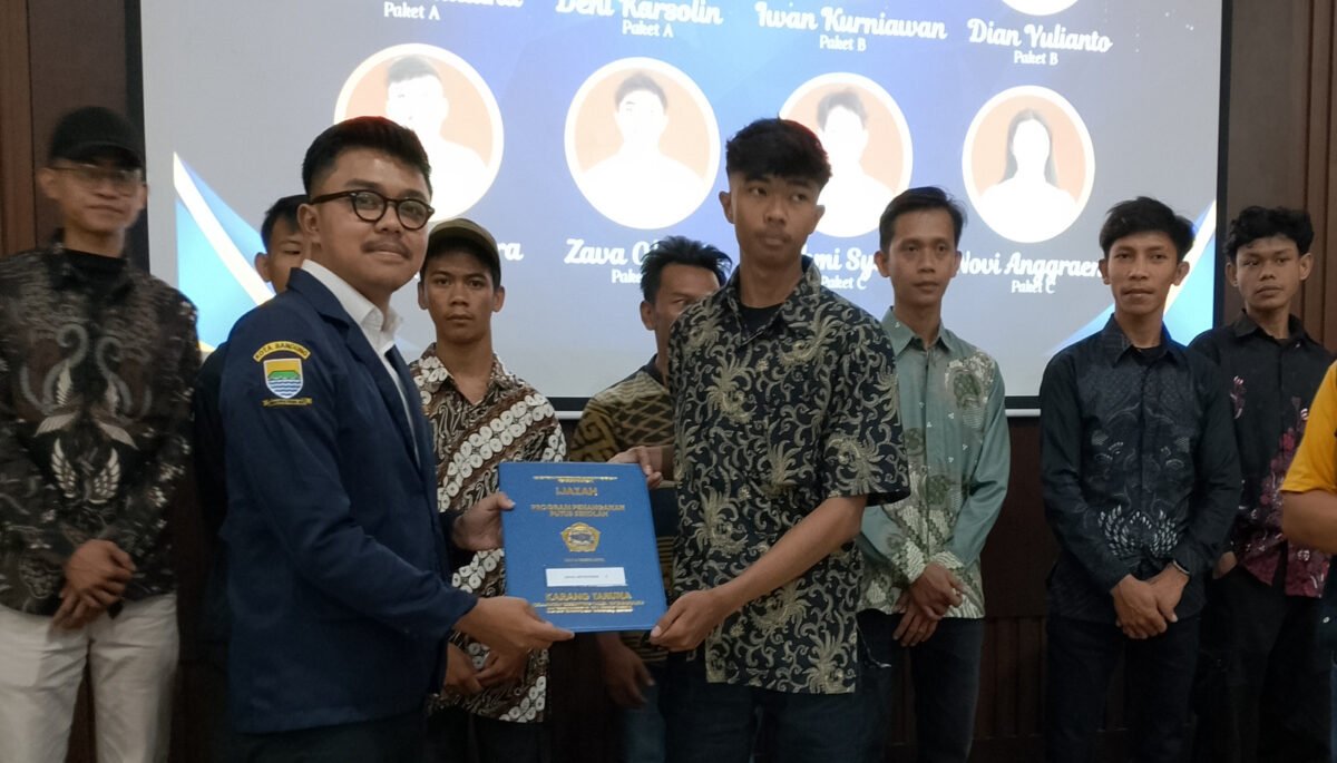 Upaya mengembalikan hak pendidikan bagi warga yang sempat putus sekolah mulai menunjukkan hasil di Kecamatan Cibeunying Kaler.